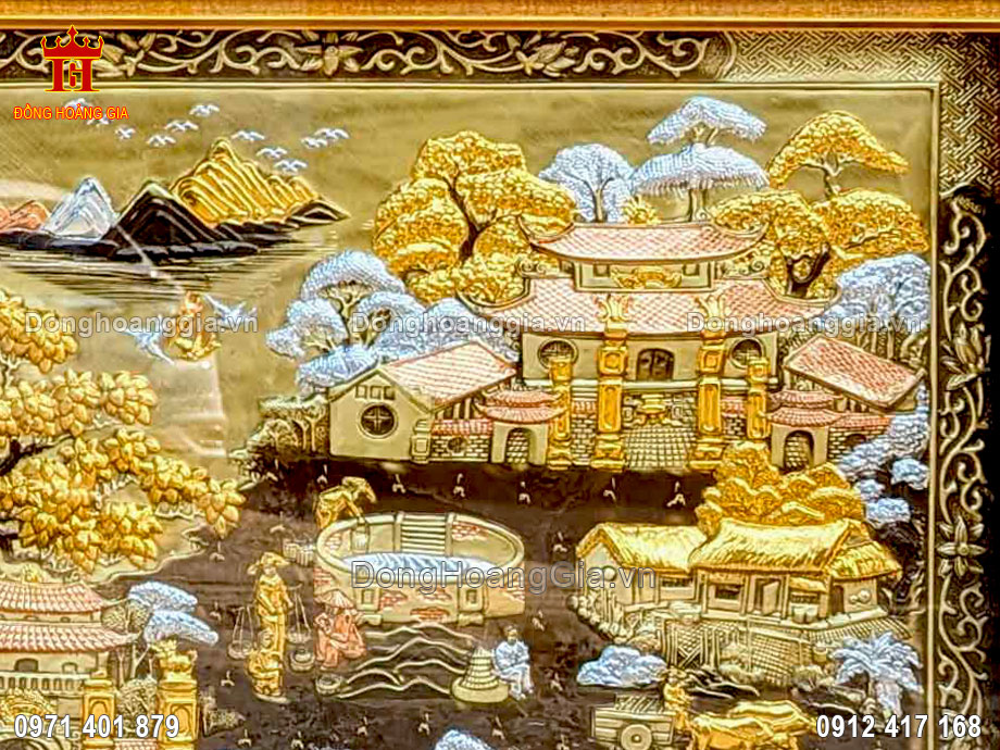 Bề mặt tranh cội nguồn quê hương được mạ vàng bạc và phủ bóng 2K